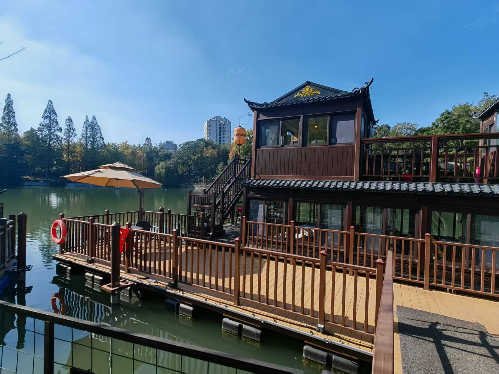水上画舫餐厅