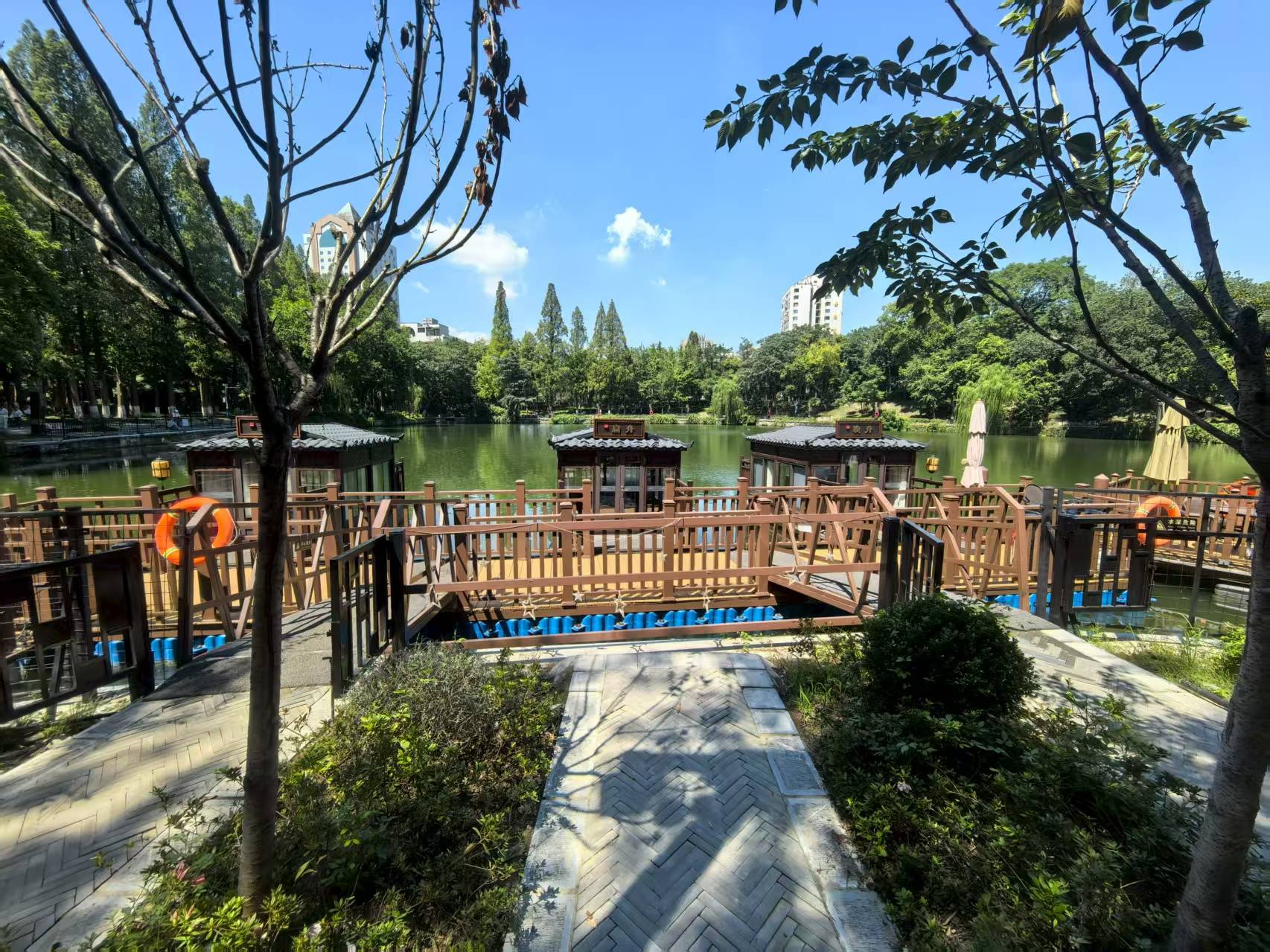水上画舫餐厅